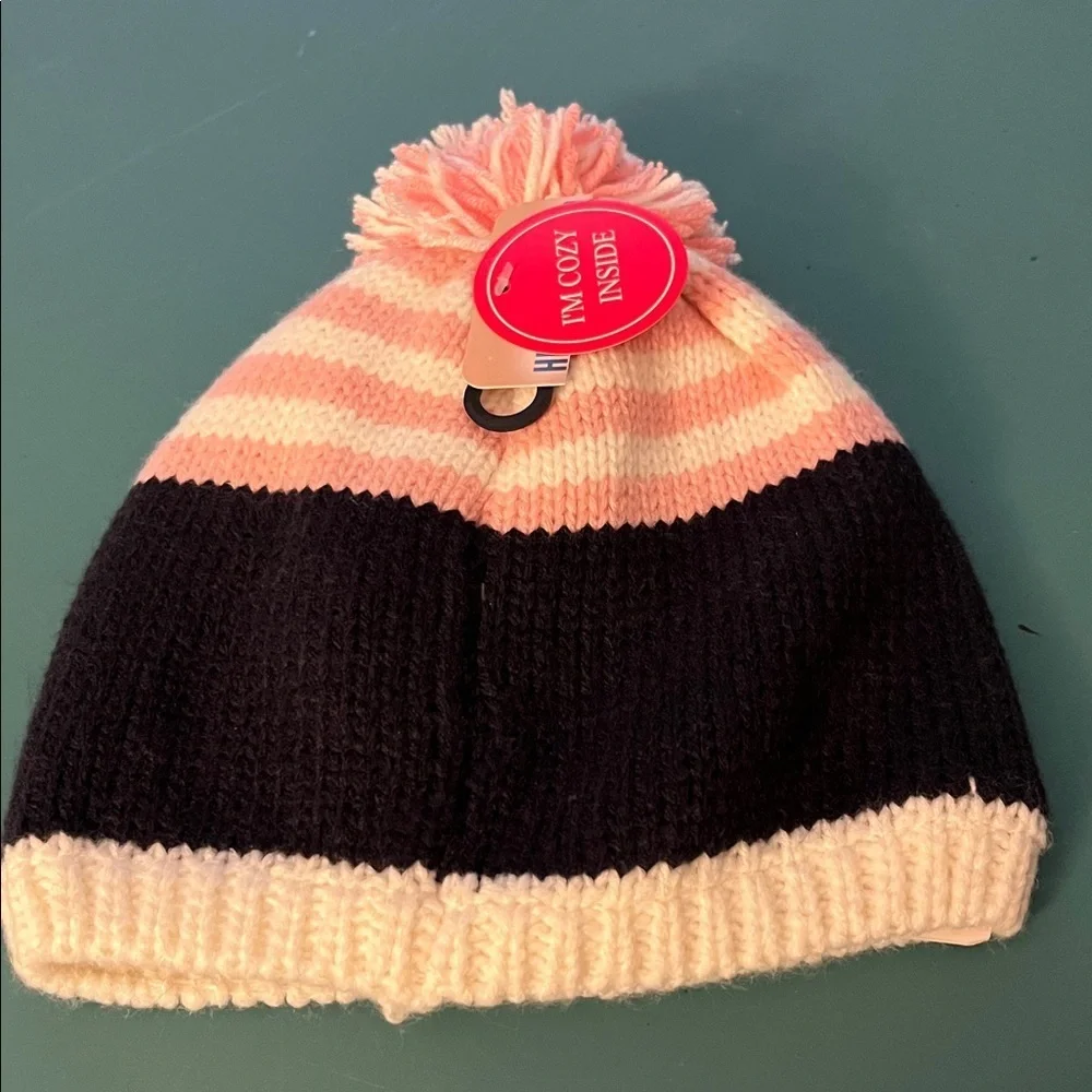 High Desert Gear child’s knit hat. Penguin face. Size S/M NWT
